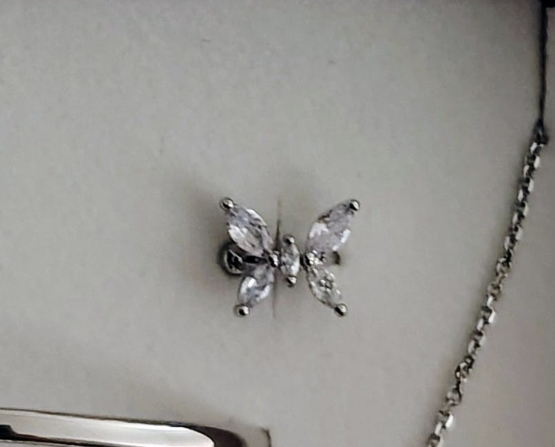 Customer photo review of Orecchino Ear Cuff Farfallina
