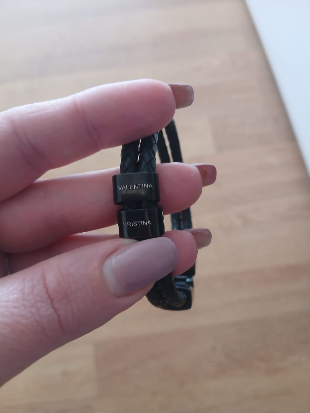 Customer photo review of Herrenarmband mit gravierten Beads