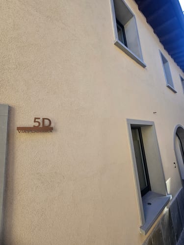 Customer photo review of Numero civico e testo sagomato modello Line 02 Alluminio