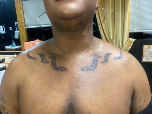 Reviewer shows their new collarbone tattoo after using Painless Tattoo Numbing Cream, revealing calm, non-irritated skin.