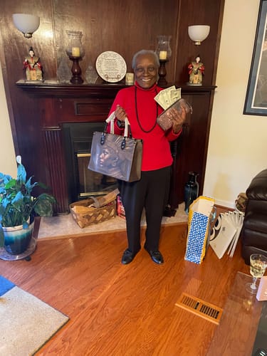 Customer photo review of Crown Bloom Slimline Zippy Wallet QR0XD035