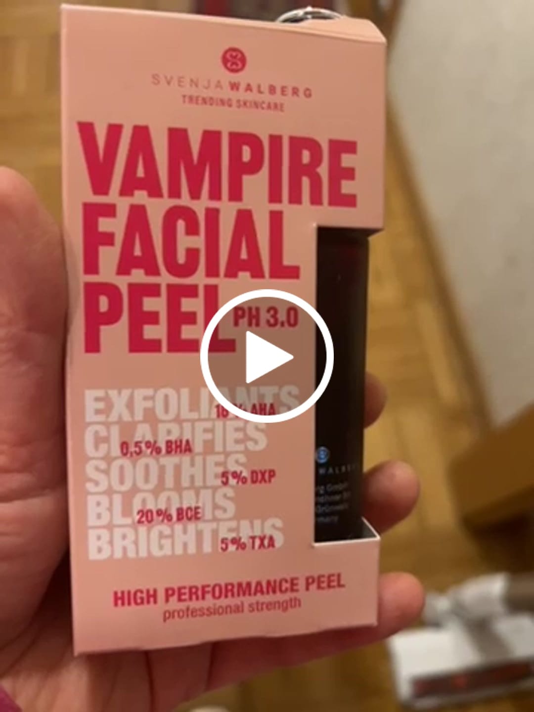 Customer video review of VAMPIRE PEEL® - Fruchtsäurepeeling