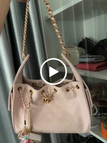 Customer video review of CC 25C Hobo Bag 30cm Pink Grained Calfskin