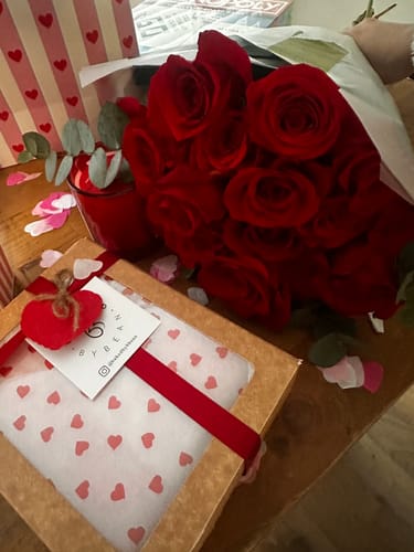 Customer photo review of Valentines old school cake