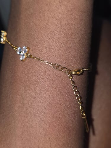 Customer photo review of WHITE CLOVER BRACELET | 18K Gold
