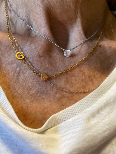 Customer photo review of Collana personalizzata con iniziali laterali