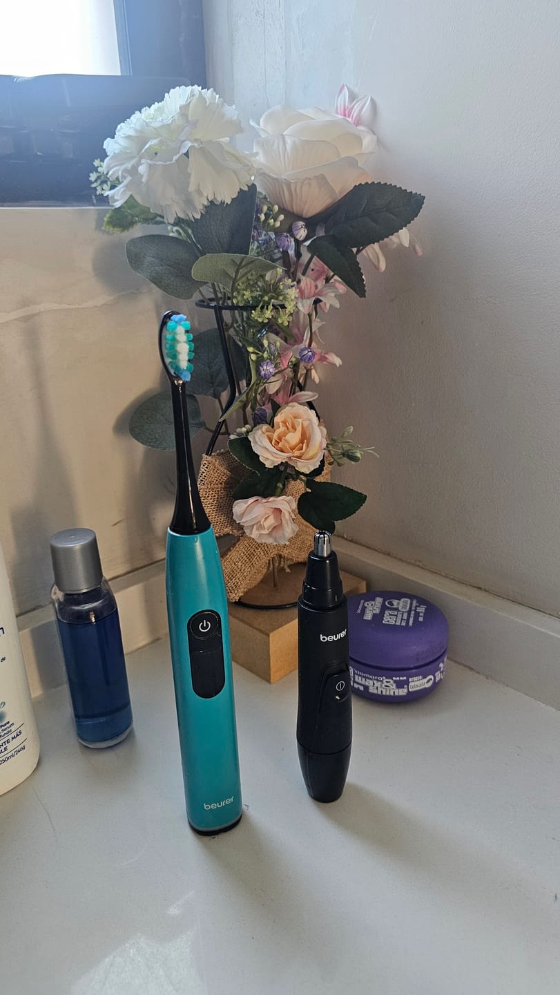Customer photo review of Cepillo Dental Eléctrico Recargable | Sónico | Con 5 Programas de Limpieza y 2 Cabezales | Beurer