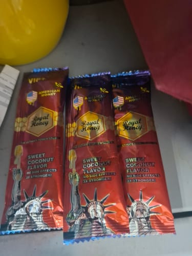 Reseña con foto de un cliente sobre Royal Honey VIP+ Sabor Coco - 5 Cajas con 60 Sobres de Producto Premium