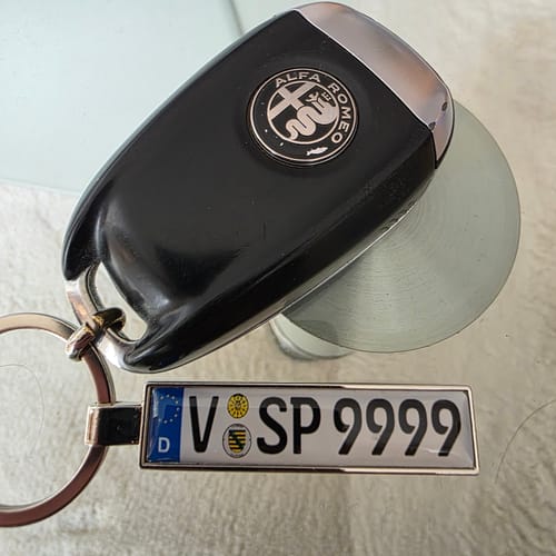 Customer photo review of Kennzeichen Schlüsselanhänger Mini Nummernschild Metall