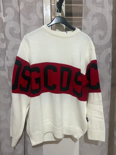 Recensione con foto di un cliente su Maglione GCDS