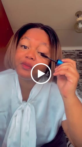 Customer video review of Vietnamese SDD Bone Straight Natural Colour