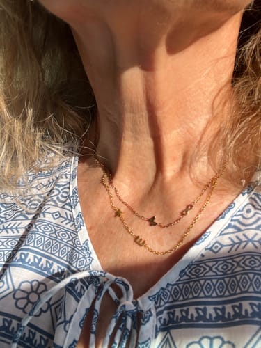 Customer photo review of Collana personalizzata con iniziali laterali