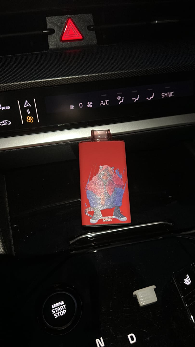 Customer photo review of RandM Tornado 35000- Strawberry Ice