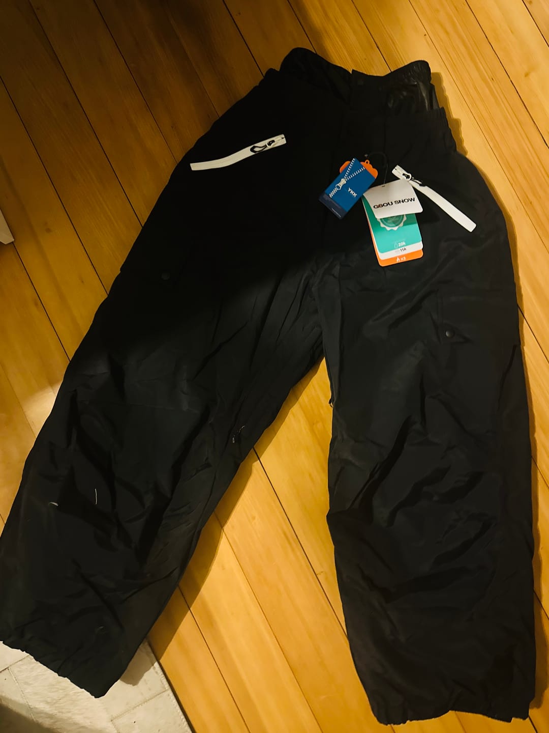 Customer photo review of Women's Black Baggy Wear-resistant Waterproof Snow Pants