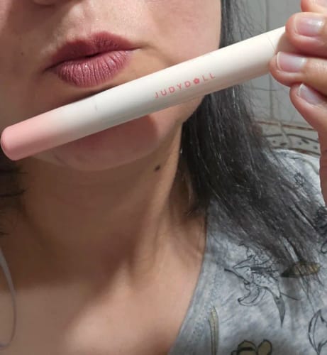 Customer photo review of JUDYDOLL Matte Stay Lip Cream