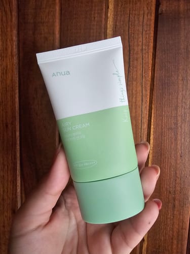 Customer photo review of Crema Solar Airy Sun Cream