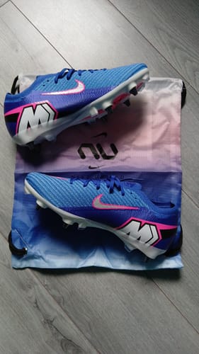 Customer photo review of Mercurial Vapor 16 SG Attack Pack - Bleu/Argent/Rose