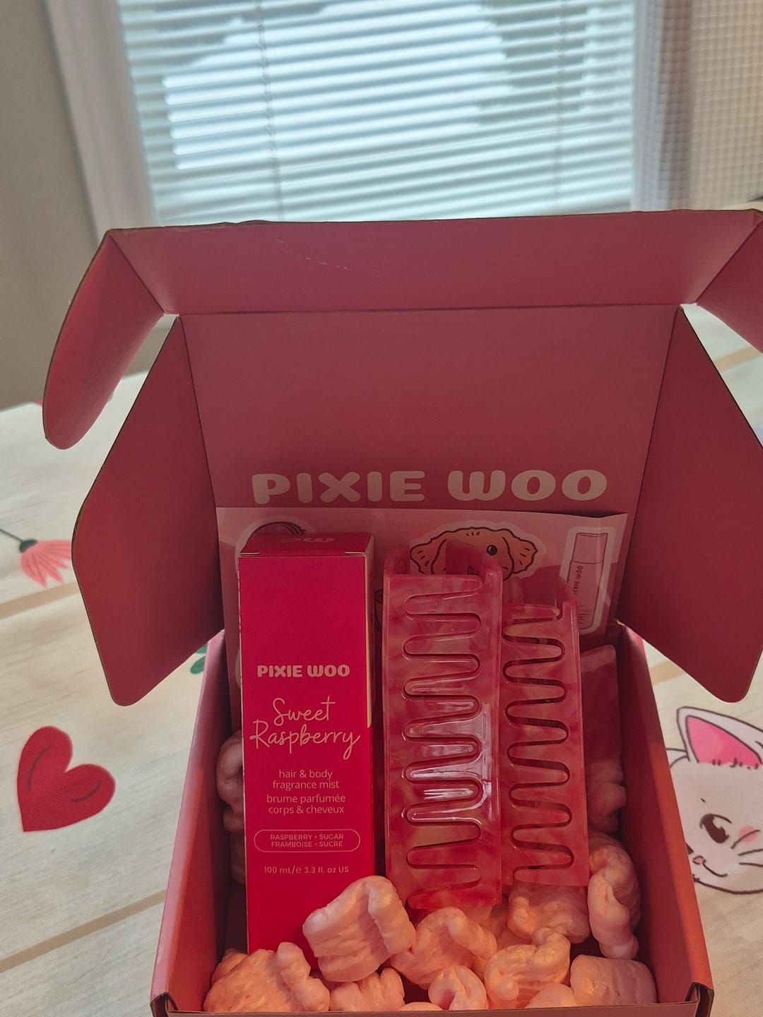 Customer photo review of Valentine Hair Claw clips (S,M,L,XL)