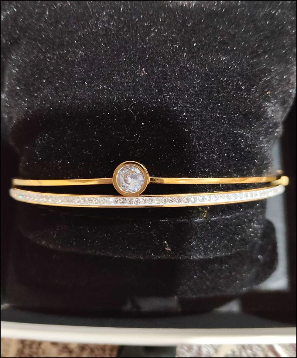 Customer photo review of Women's Exquisite 18K Gold-Plated Bracelet with Stones