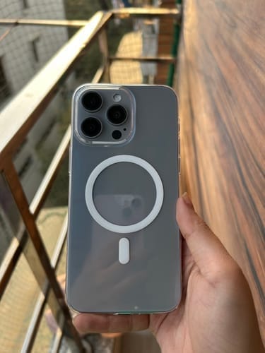 Customer photo review of Anti-Yellow Magsafe Clear Case - Realme 10 4G