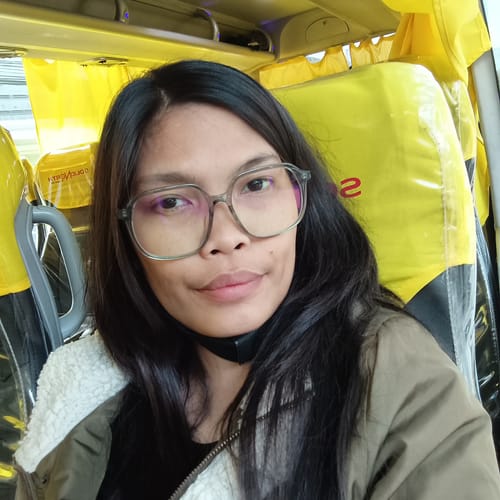 A selfie from a reviewer who uses the Bad Skin™ Korean Collagen Bomb Hydrating Ampoule.