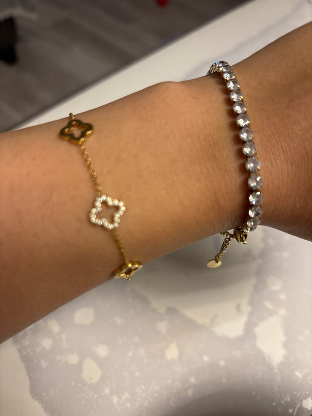 Customer photo review of Spring Lucky Leaf Armband 14K Vergoldet