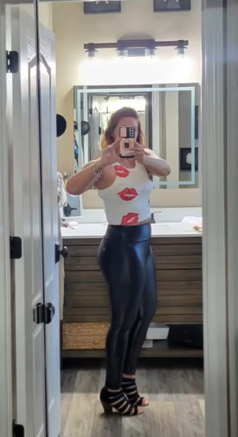 Customer photo review of Black Shine Legging