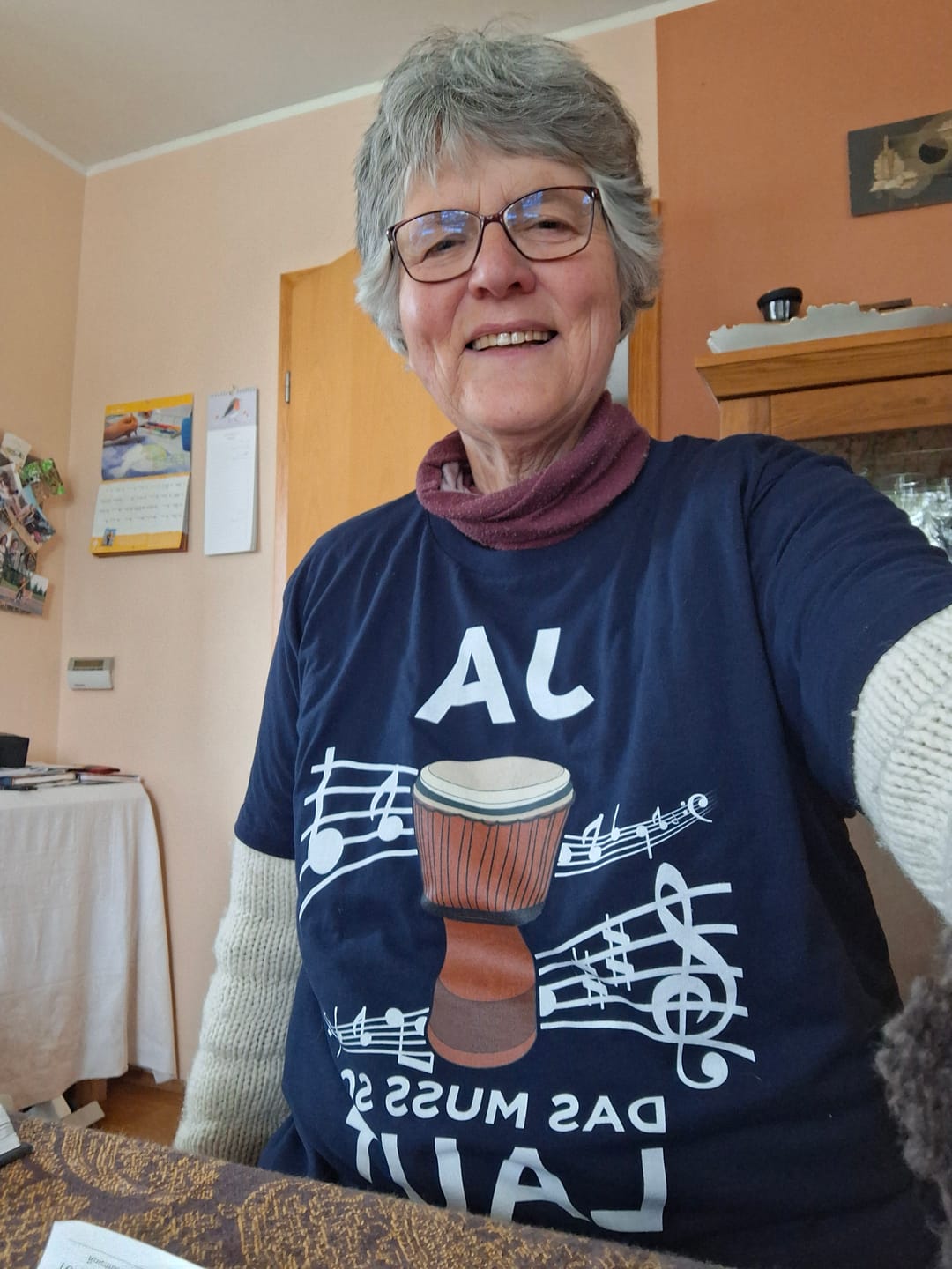 Customer photo review of Djembe Trommel muss laut – Premium Bio T-Shirt