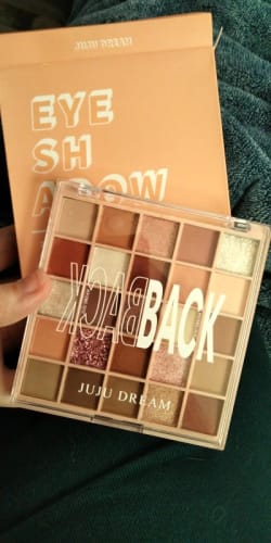 Customer photo review of GOGOTALES 25 Colors Eyeshadow Palette