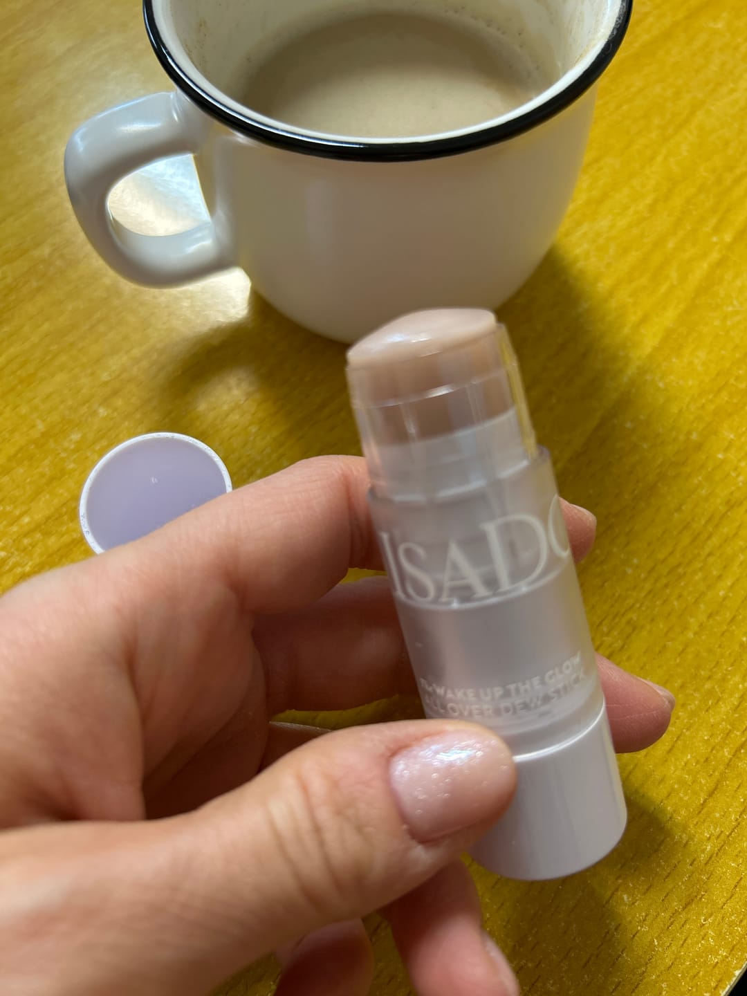 Customer photo review of Хидратиращ хайлайтър стик IsaDora The Wake Up The Glow All Over Dew Stick