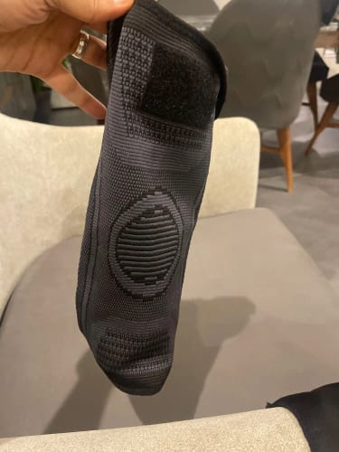 Recensione con foto di un cliente su HeroX KneeGuard - Ginocchiera