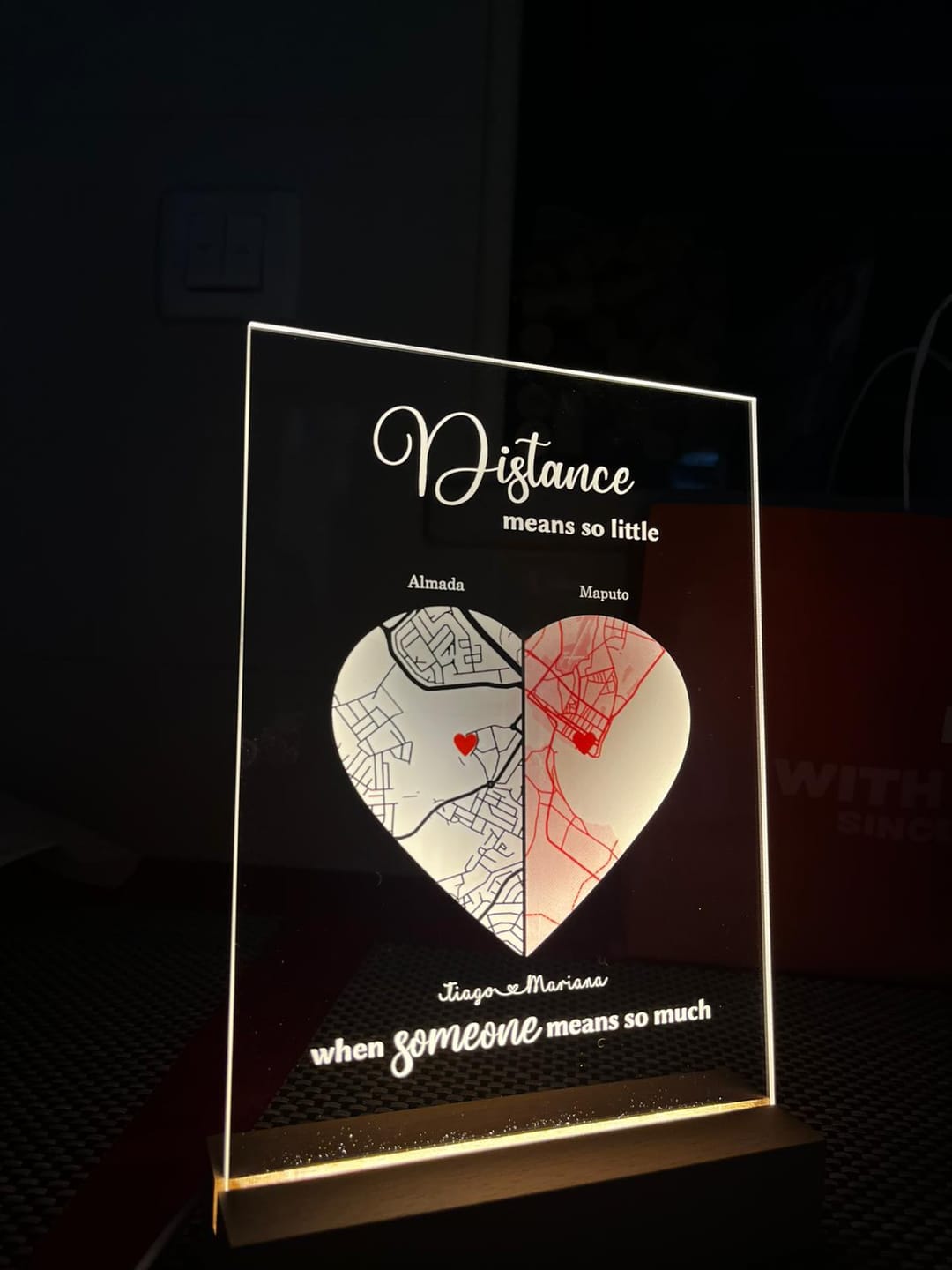 Customer photo review of Placa "Distance Means So Little" c/ Mapas Personalizados