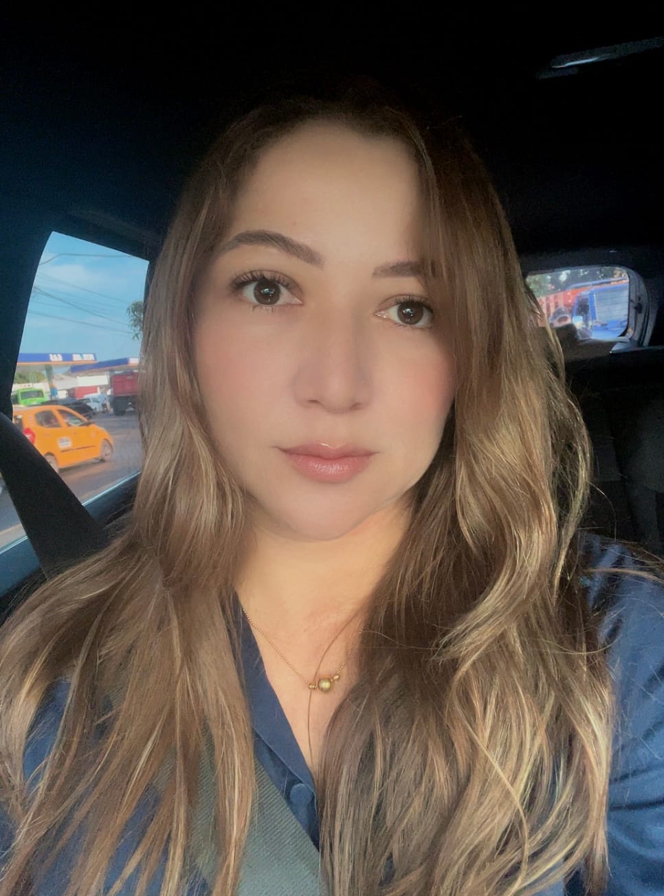 Customer photo review of 🔥 Caja Rosa de Reconstrucción Capilar y Anti-Frizz