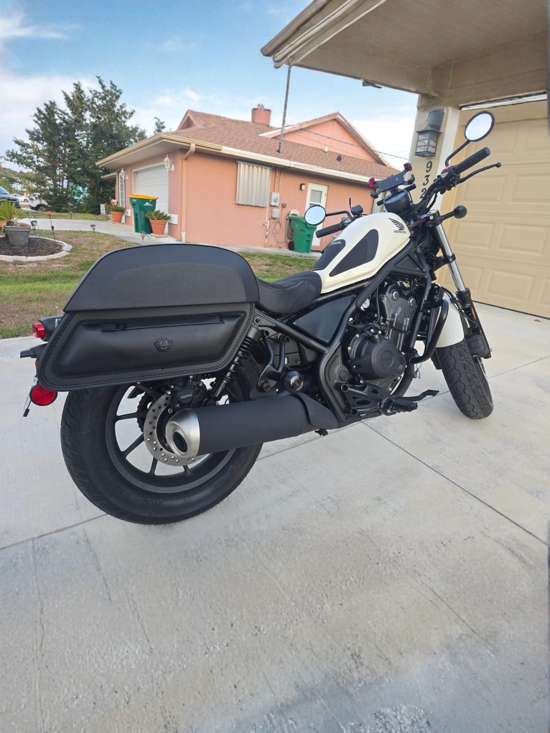 Customer photo review of 28L - Pantheon Medium Quick Mount Honda Rebel 500 Motorcycle Saddlebags