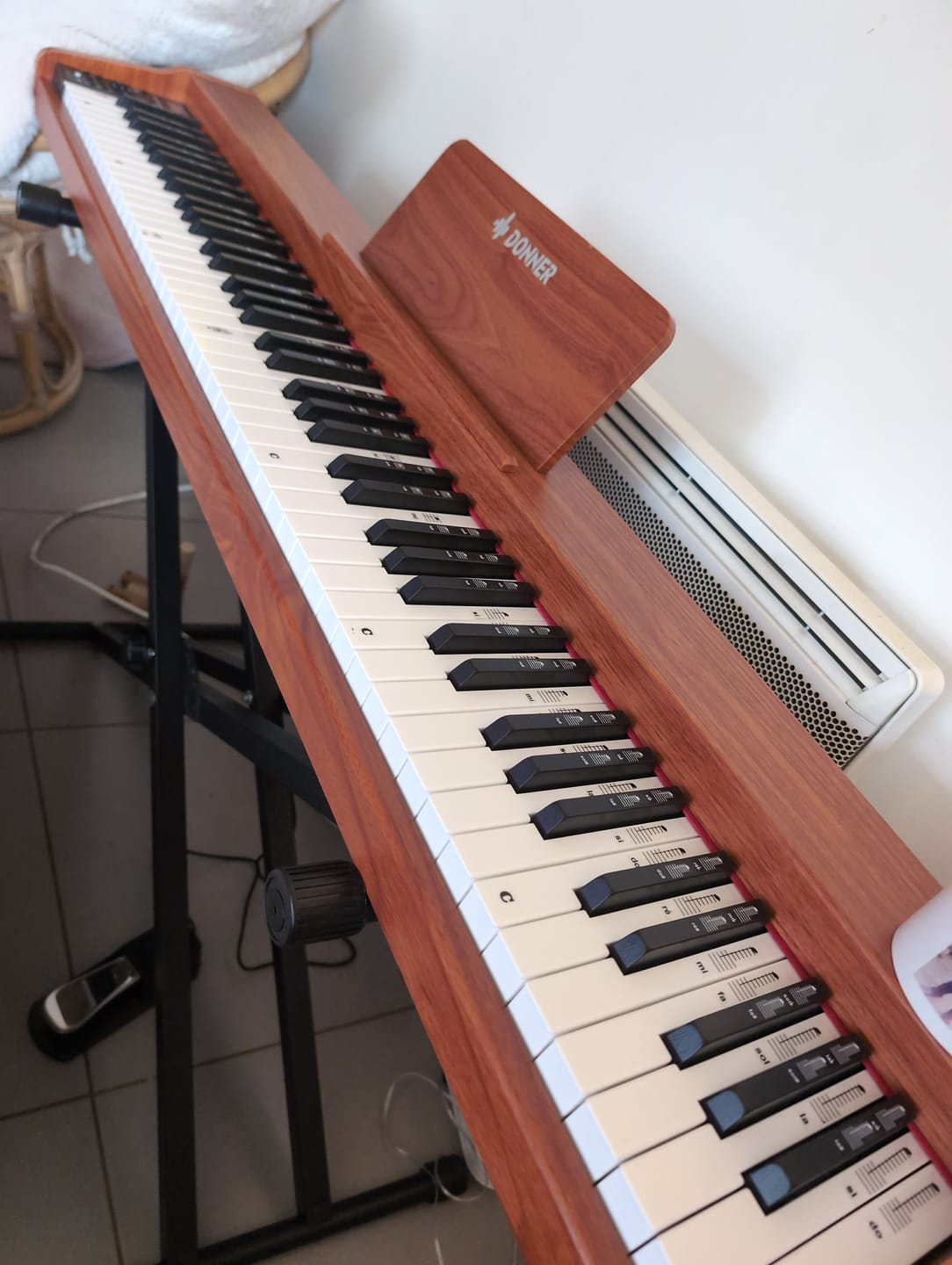 Customer photo review of Donner DEP-1S Semi-Lesté De Style Bois Piano Numérique