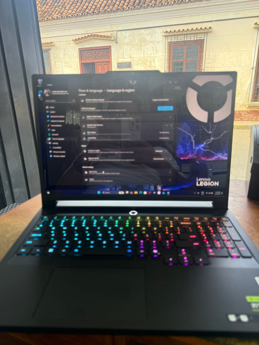 Customer photo review of Laptop Lenovo Legion Pro 7 Intel Core Ultra 9 275HX (2.1GHz) 32 GB RAM 2 TB SSD 16" NVIDIA GeForce RTX 5070 Ti 12GB GDDR7 Eclipse Black