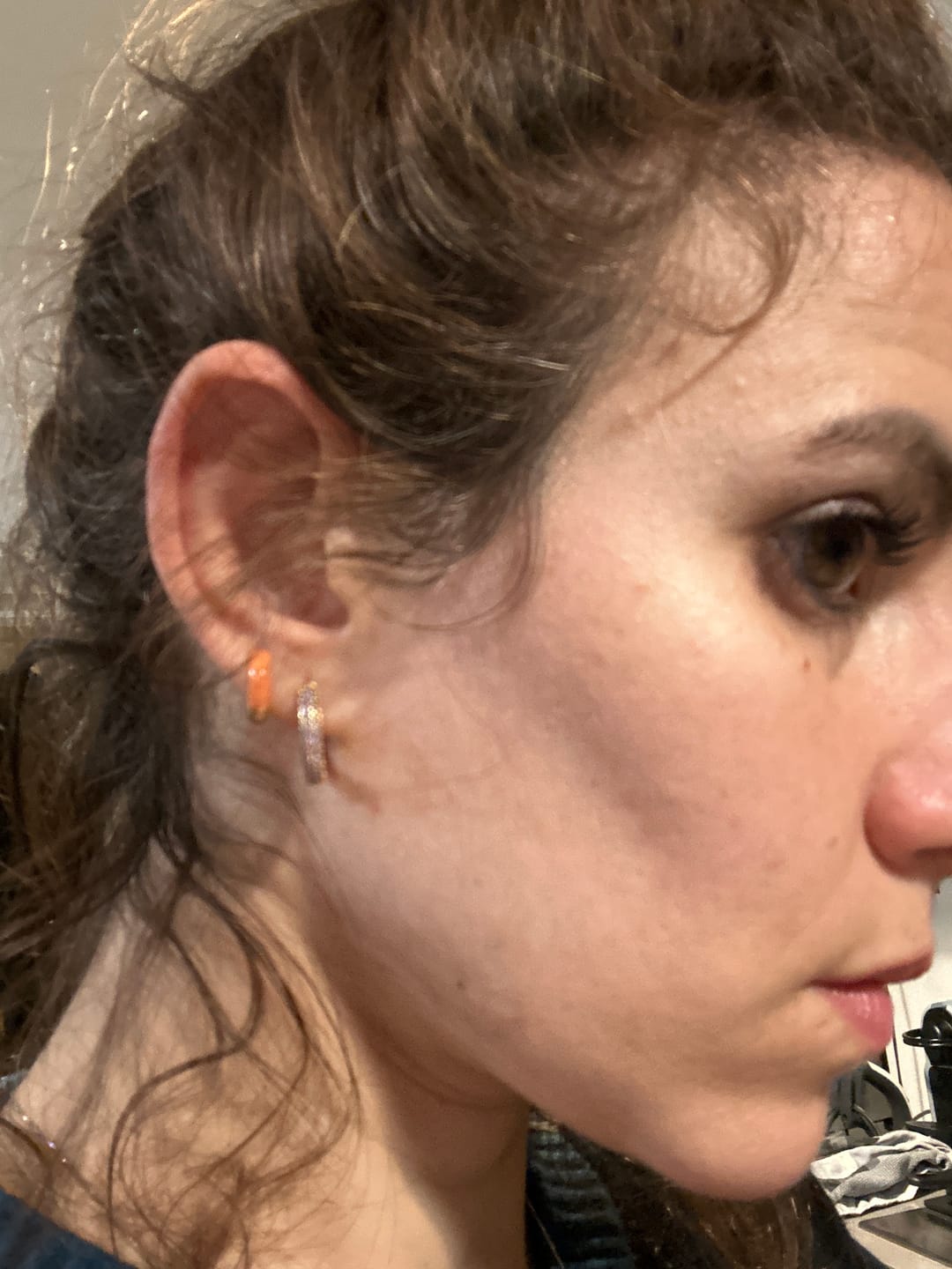 Customer photo review of Orecchino HOOP GEMS - Apricot