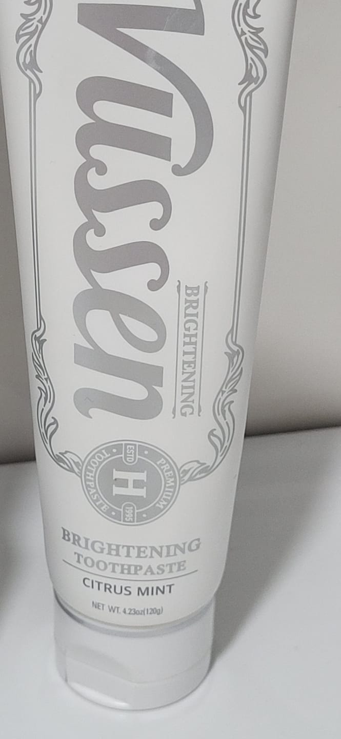Customer photo review of Избелваща паста за зъби с грижа за емайла с хидроксиапатит 5% Vussen H Toothpaste