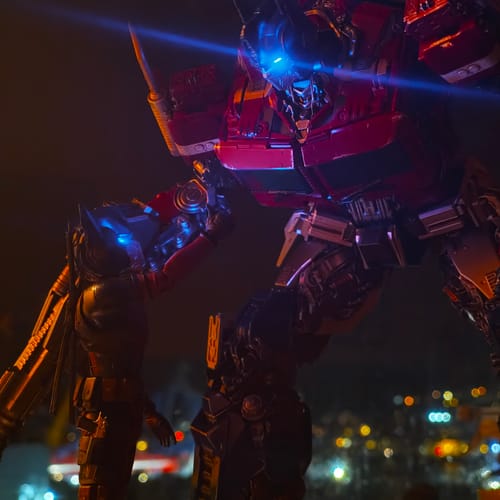 Customer photo review of Magnificent Mecha MM01 MM-01 Optimus Prime OP Bumblebee Movie 2.0 Version 30cm / 12"