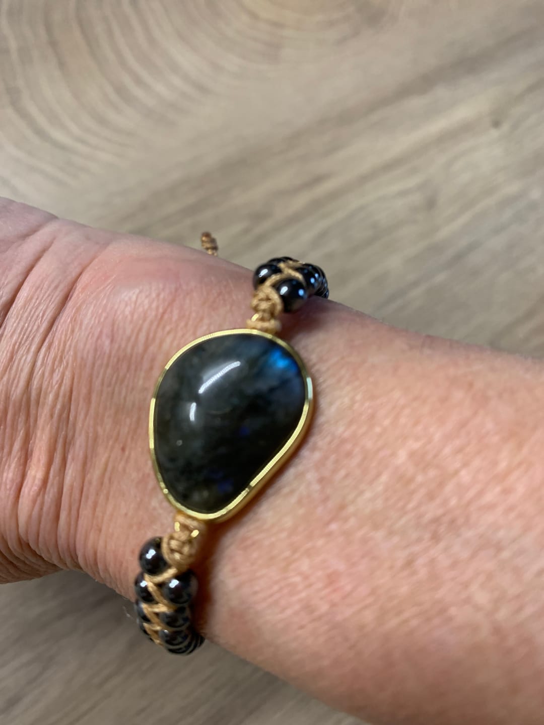 Customer photo review of Bracelet "Oeil Céleste" en Labradorite & Hématite