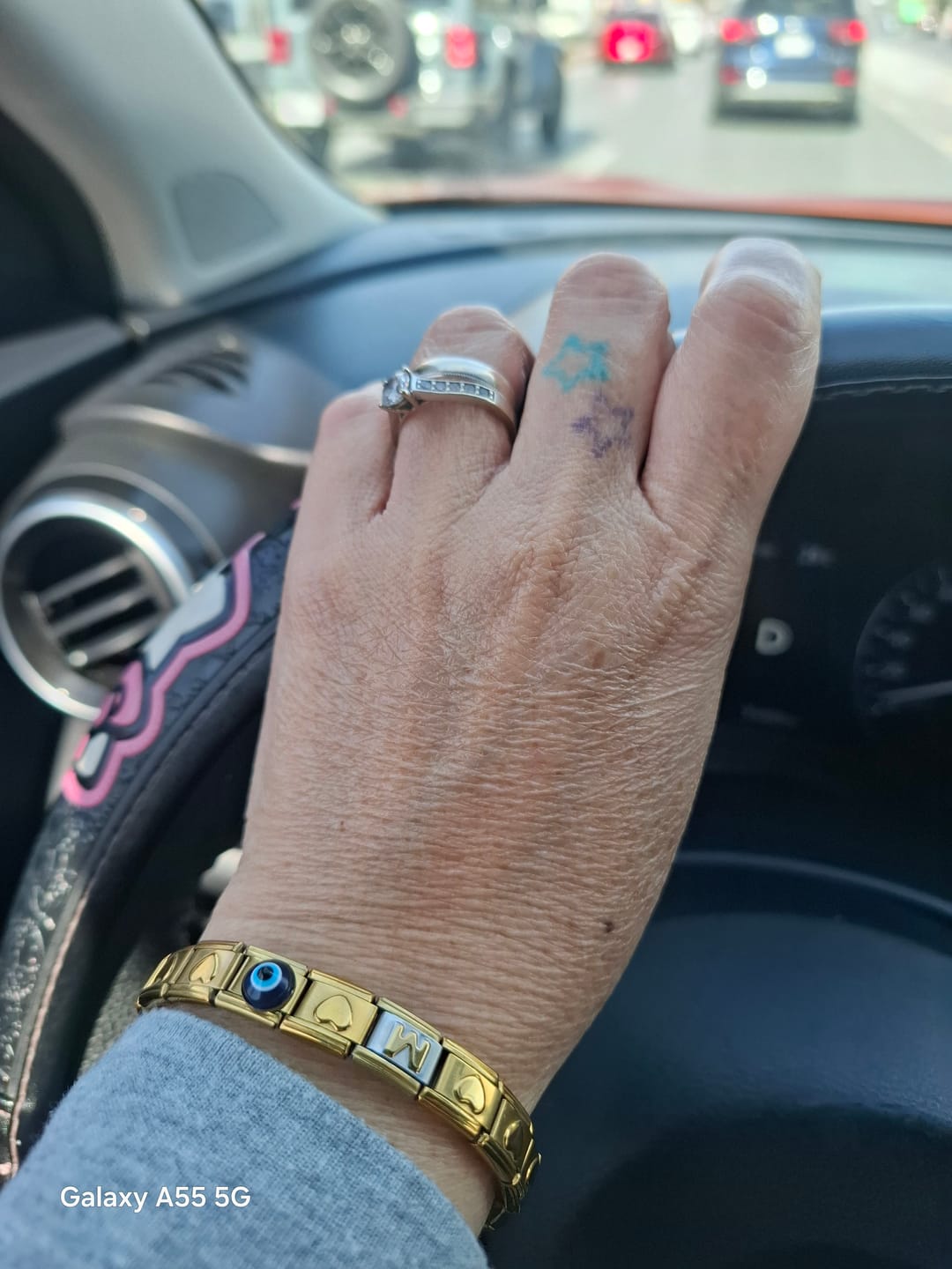 Customer photo review of Charm Inicial Con Borde Dorado