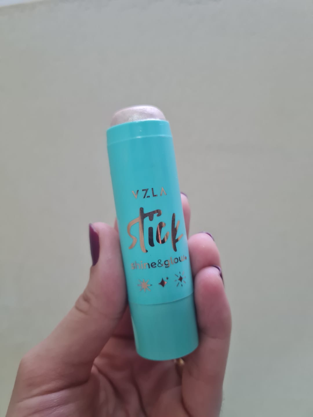 Customer photo review of Shine And Glow – Iluminador Em Stick – Vizzela