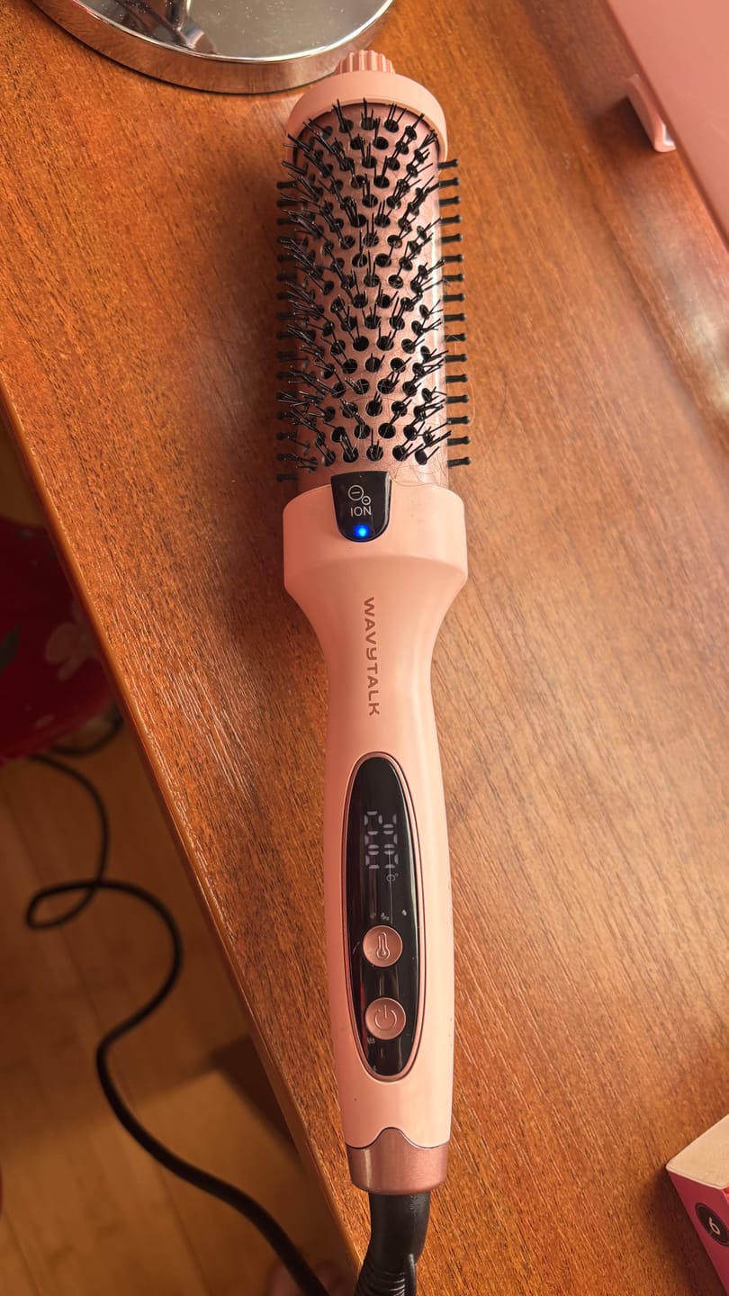 Customer photo review of Wavytalk Blowout Boost Ionic Termal Brush
