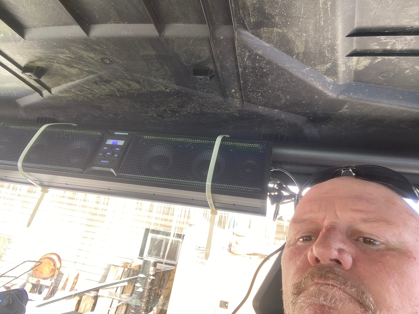 Customer photo review of UTV Sound Bar RGB 25'' Bluetooth Multicolor Lights 500W Amplifier 1.25''-2'' Roll Bar