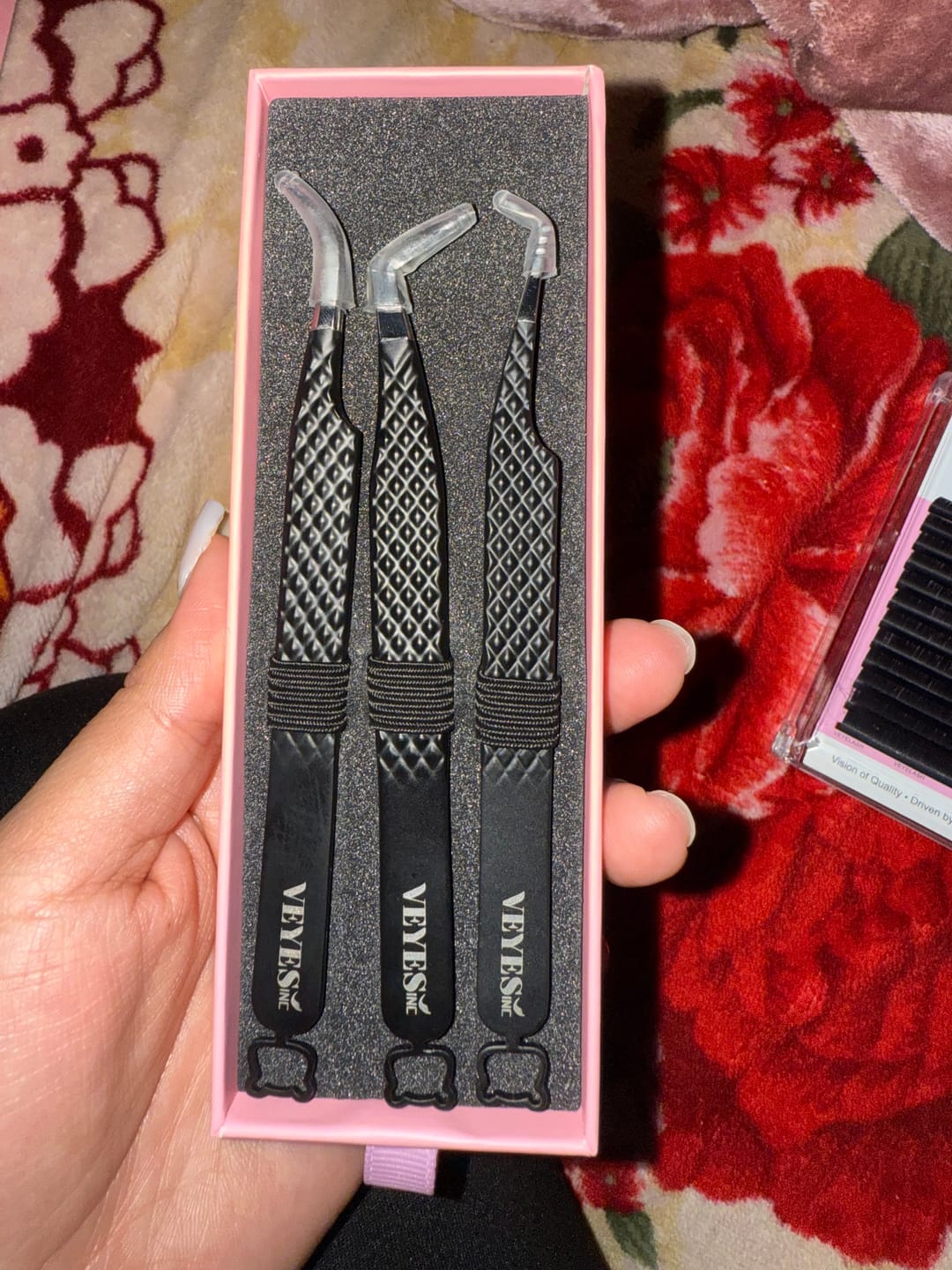 Customer photo review of Noir Fiber Tweezer Kit