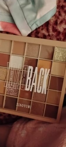 Customer photo review of GOGOTALES 25 Colors Eyeshadow Palette