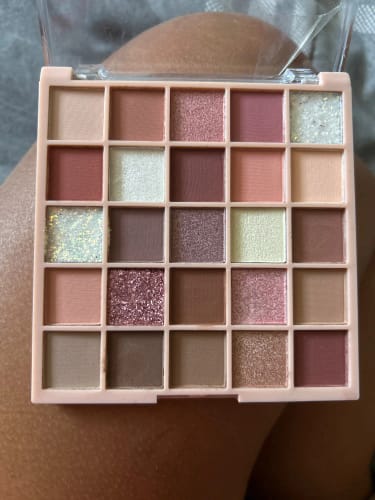 Customer photo review of GOGOTALES 25 Colors Eyeshadow Palette