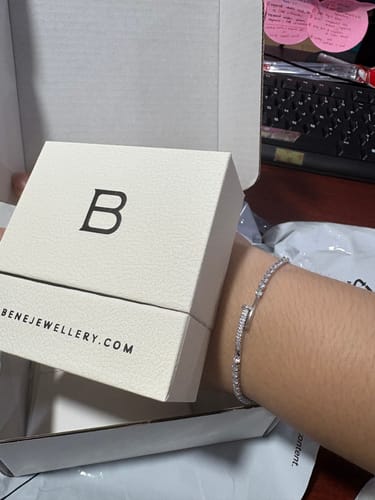 Customer photo review of Sara Lock Bracelet