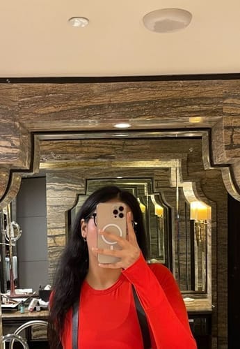 Customer photo review of Anti-Yellow Magsafe Clear Case - Realme 10 4G