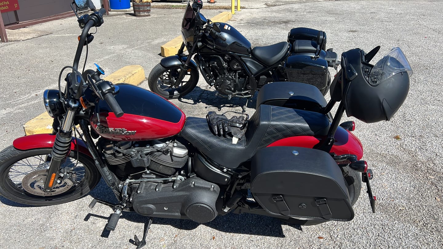 Customer photo review of 28L - Baelor Medium Quick Mount Motorcycle Saddlebags For Harley Softail Street Bob FXBB